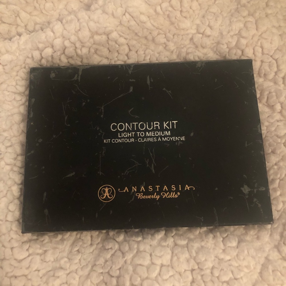 Anastasia Beverly Hills Light Medium Contour Kit